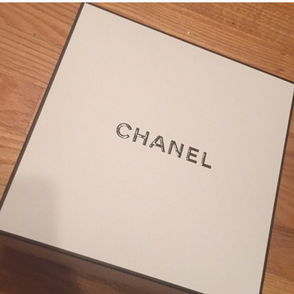 Chanel gift box